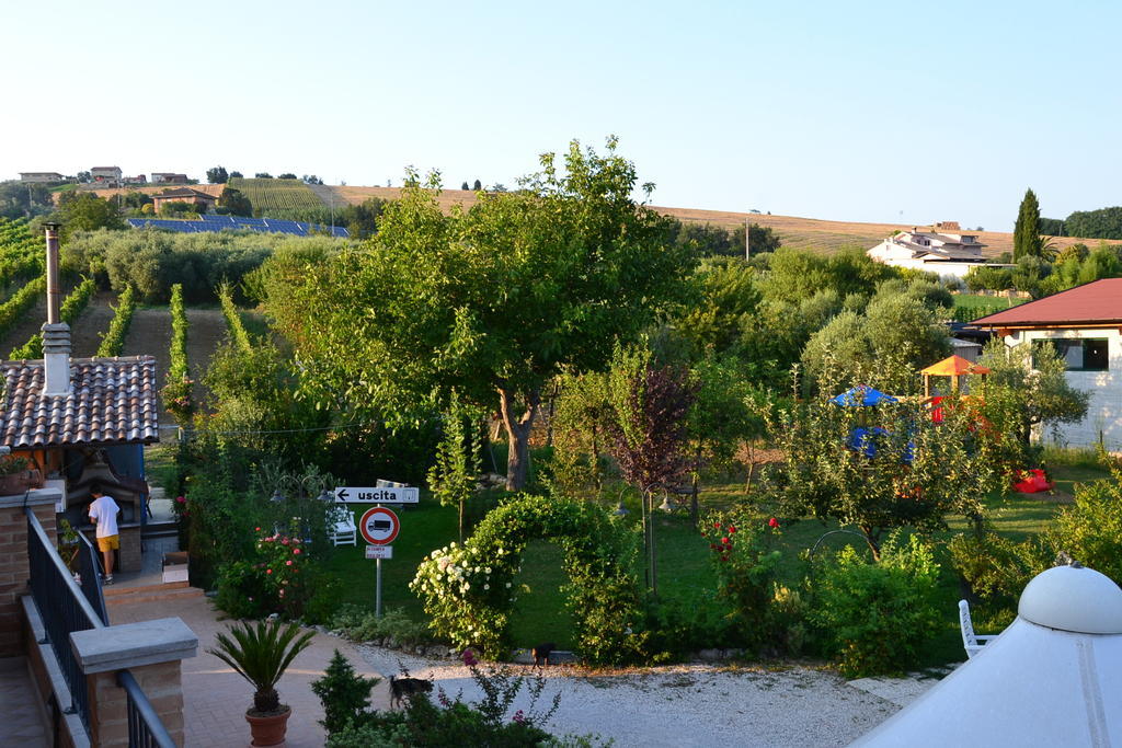Agriturismo Le Vigne フェルモ エクステリア 写真