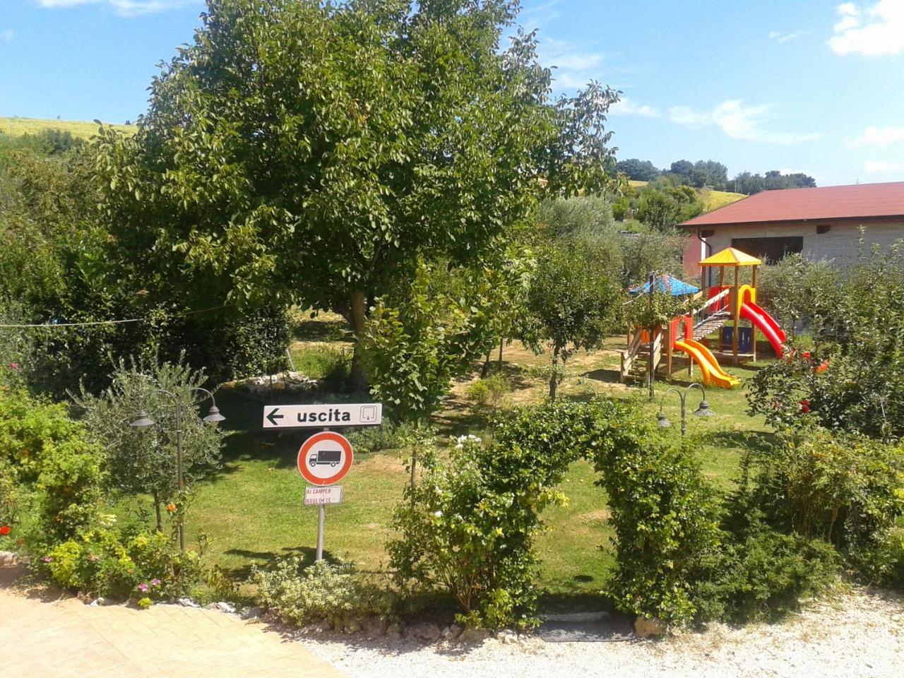 Agriturismo Le Vigne フェルモ エクステリア 写真