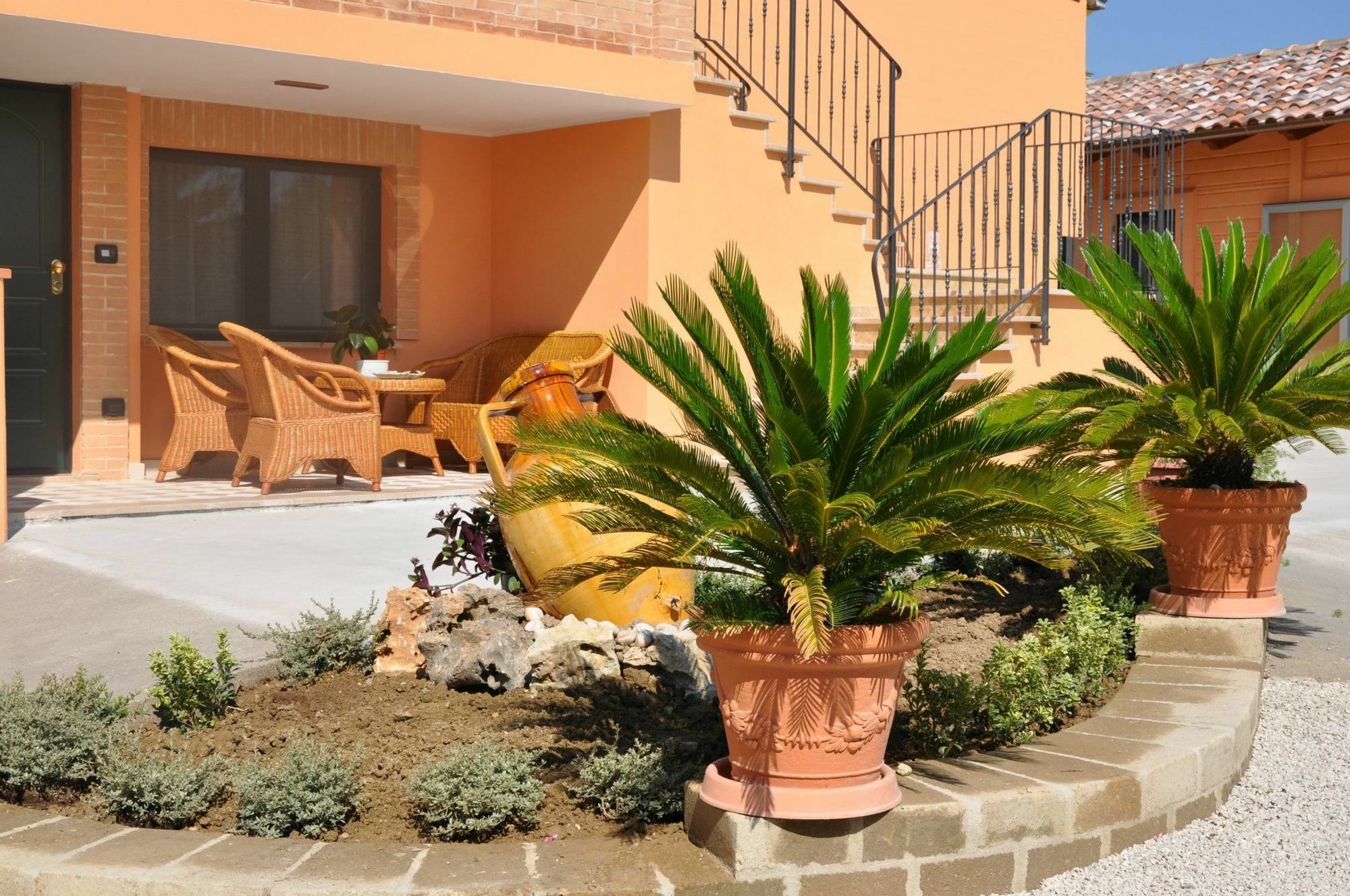 Agriturismo Le Vigne フェルモ エクステリア 写真