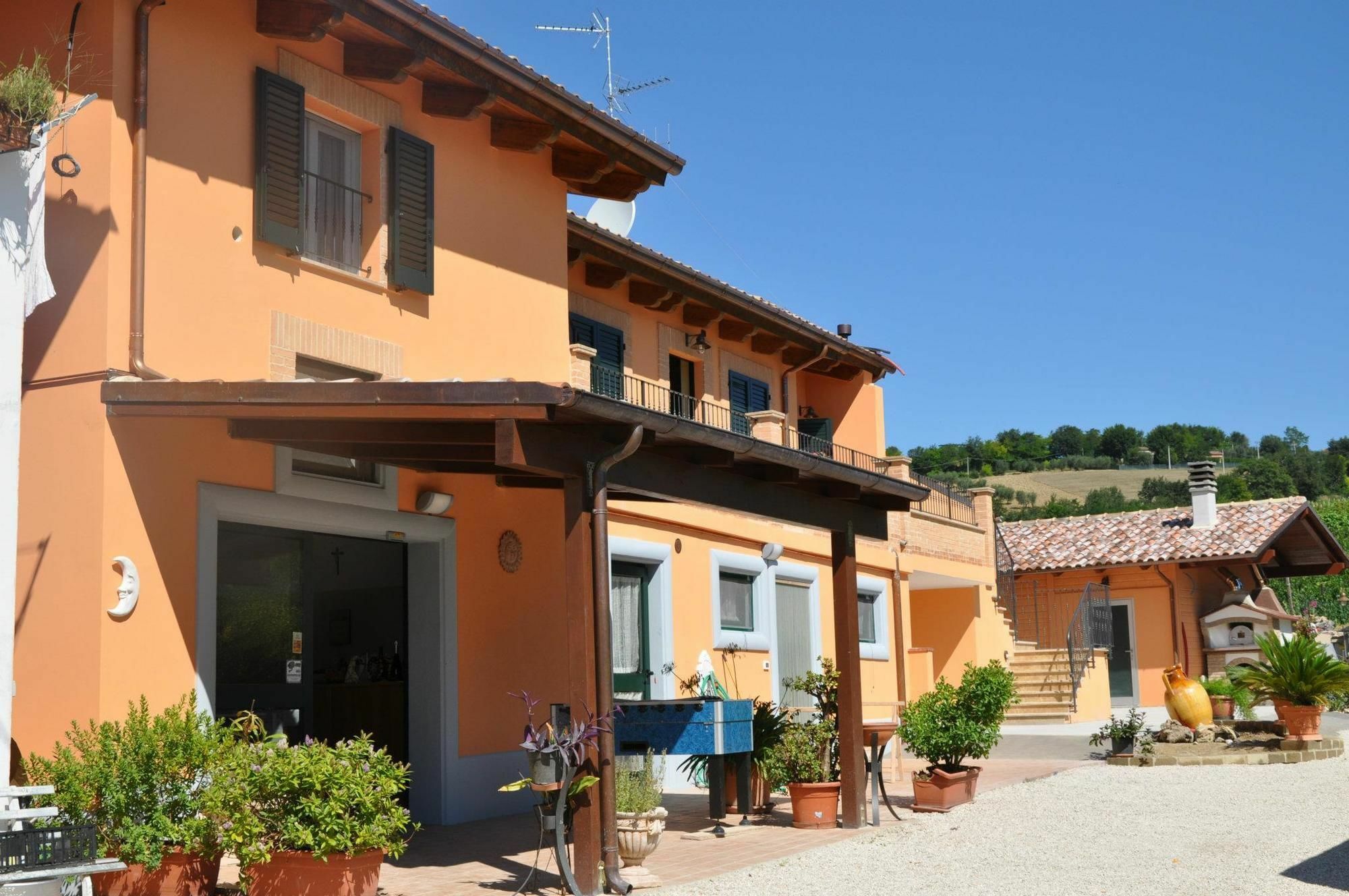 Agriturismo Le Vigne フェルモ エクステリア 写真