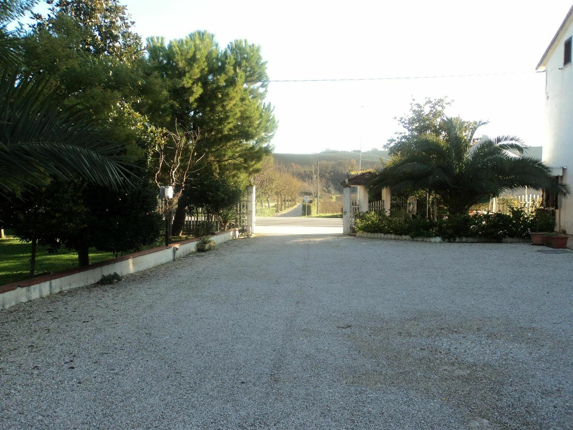 Agriturismo Le Vigne フェルモ エクステリア 写真