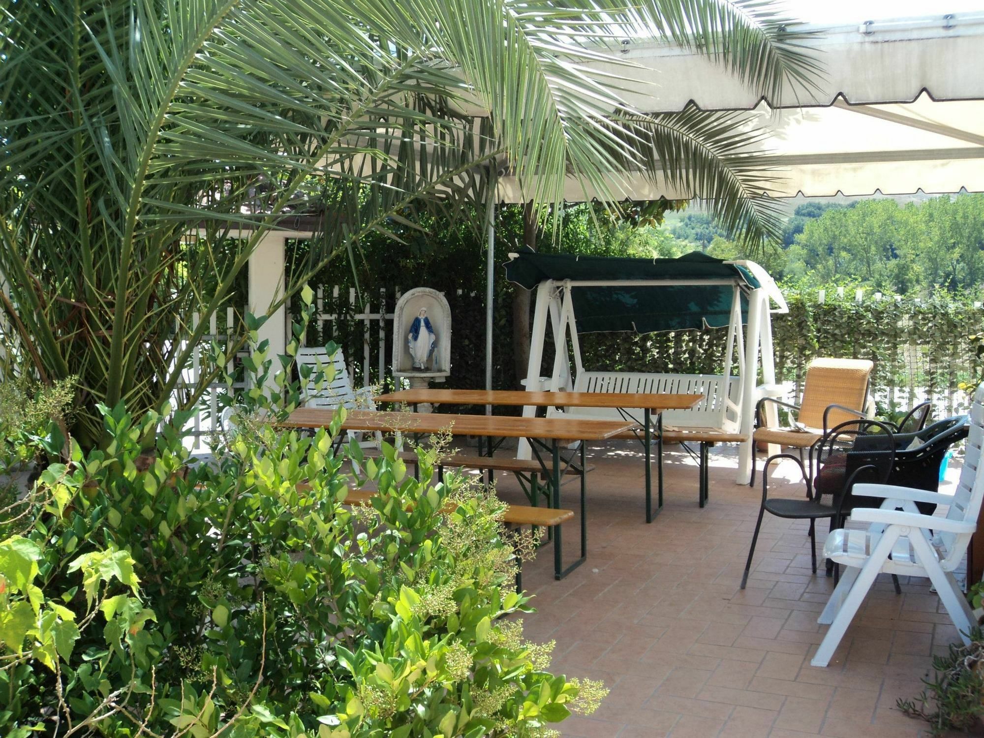Agriturismo Le Vigne フェルモ エクステリア 写真