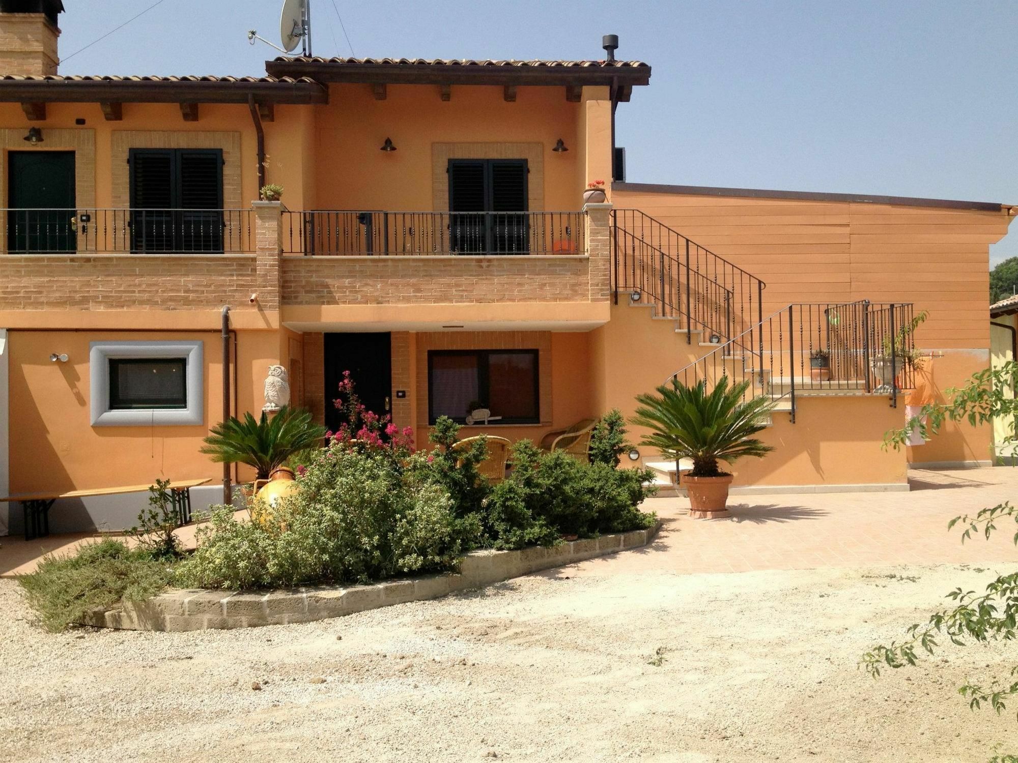 Agriturismo Le Vigne フェルモ エクステリア 写真